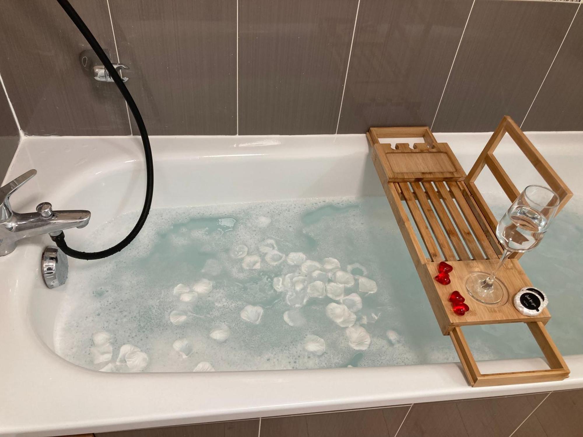 Comfort And Tranquility Near Lyon And Groupama Stadium, 4 Personnes Meyzieu Exteriör bild