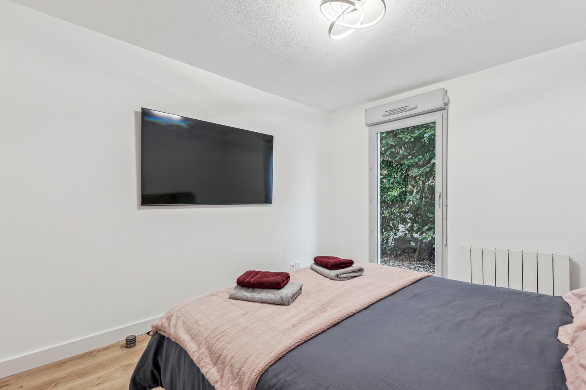 Comfort And Tranquility Near Lyon And Groupama Stadium, 4 Personnes Meyzieu Exteriör bild