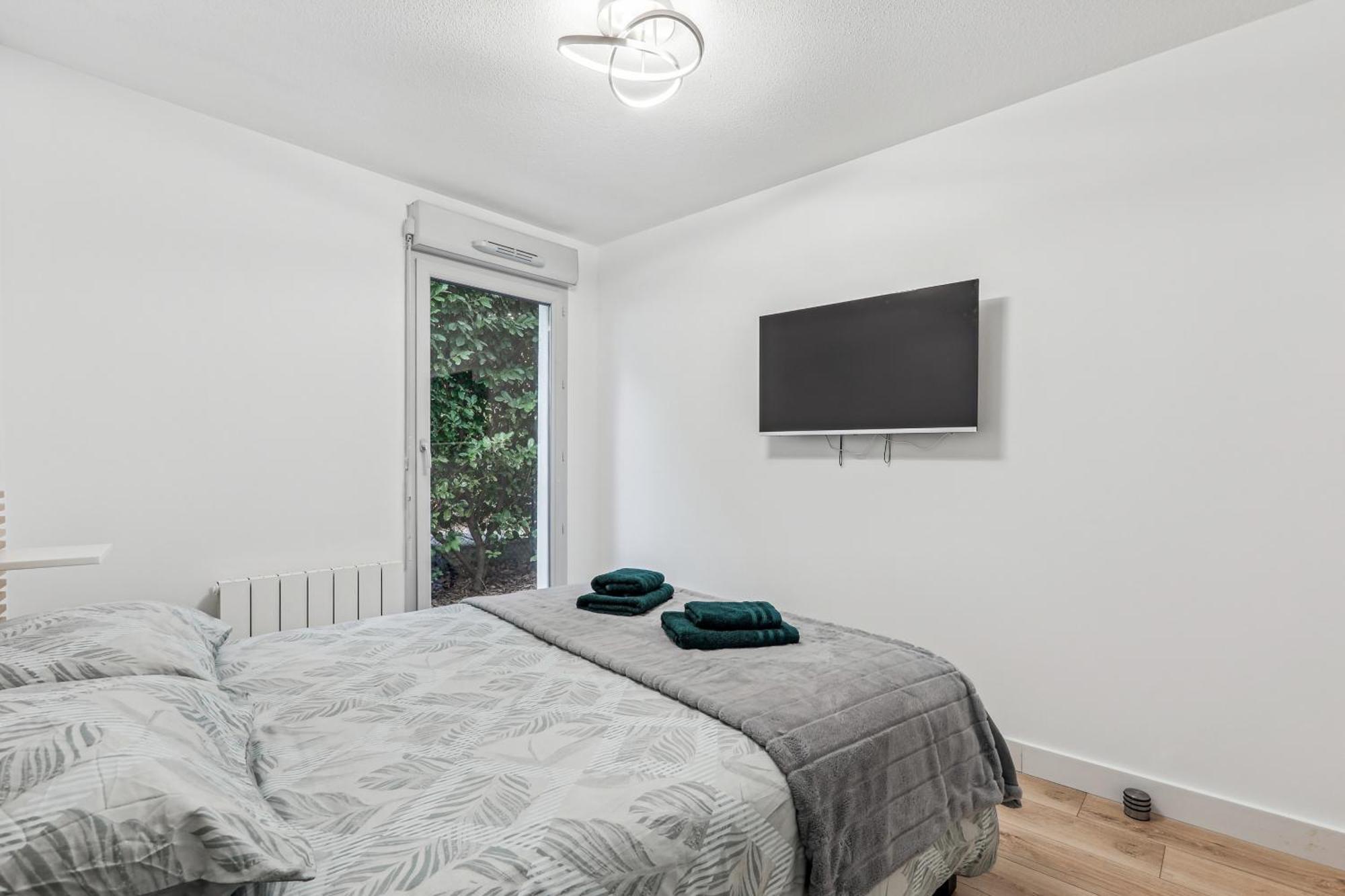 Comfort And Tranquility Near Lyon And Groupama Stadium, 4 Personnes Meyzieu Exteriör bild