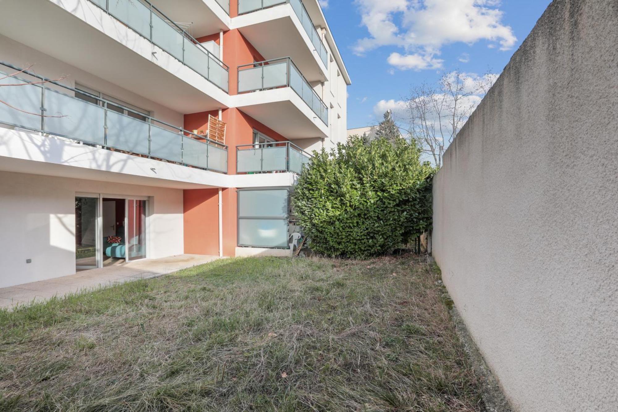 Comfort And Tranquility Near Lyon And Groupama Stadium, 4 Personnes Meyzieu Exteriör bild